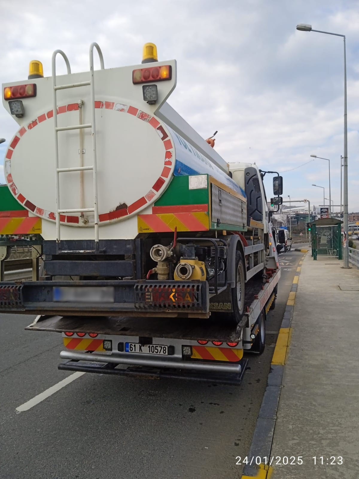 Kayar kasa üzerinde taşınan tanker dorse